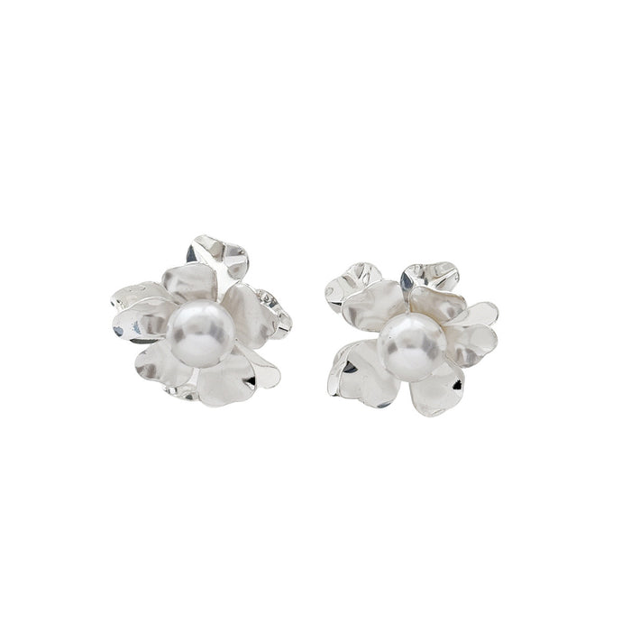 Wholesale Personalized and niche pearl flower earrings with a stylish and versatile design
