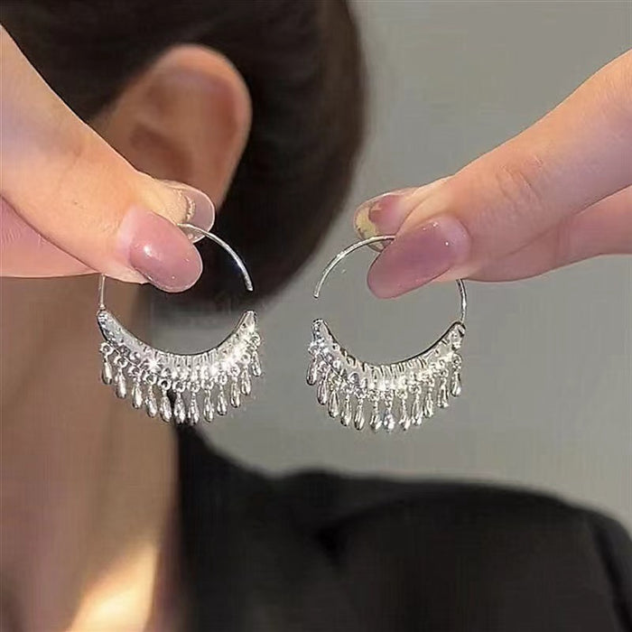Wholesale Advanced and luxurious design with short tassel ear hooks, stylish and versatile, simple earrings