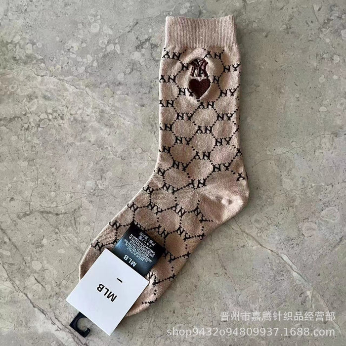 Wholesale Embroidered sports socks with combed cotton lettering socks in the middle tube