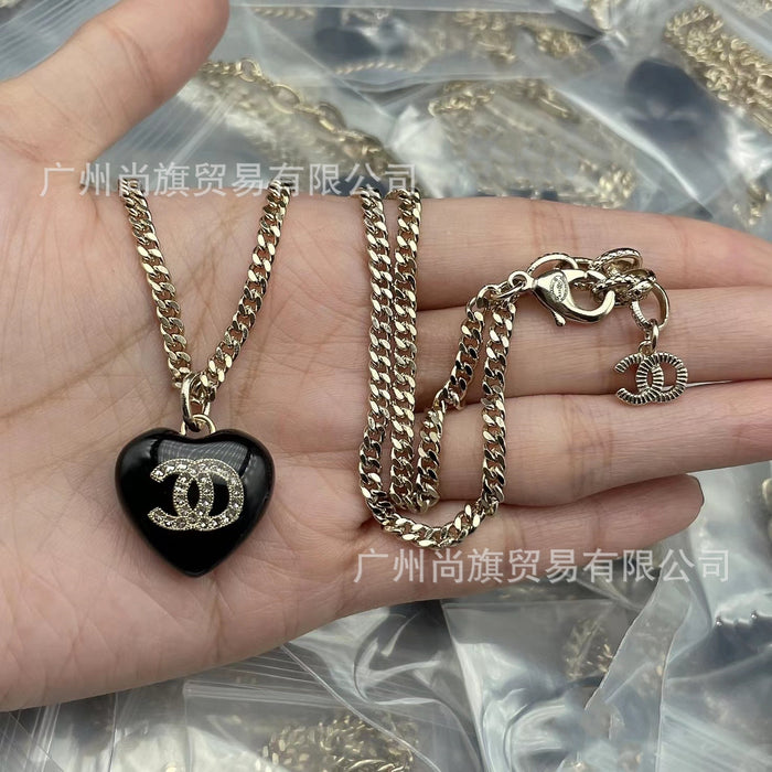 Wholesale Resin black peach heart necklace heart-shaped heart collarbone chain wholesale