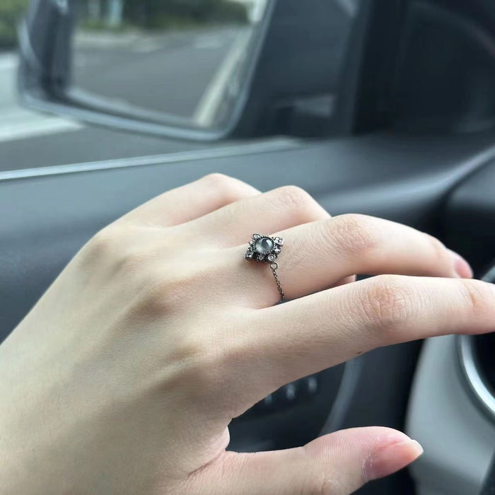 Wholesale Vintage floral ring with unique niche design, high-end and exquisite ring