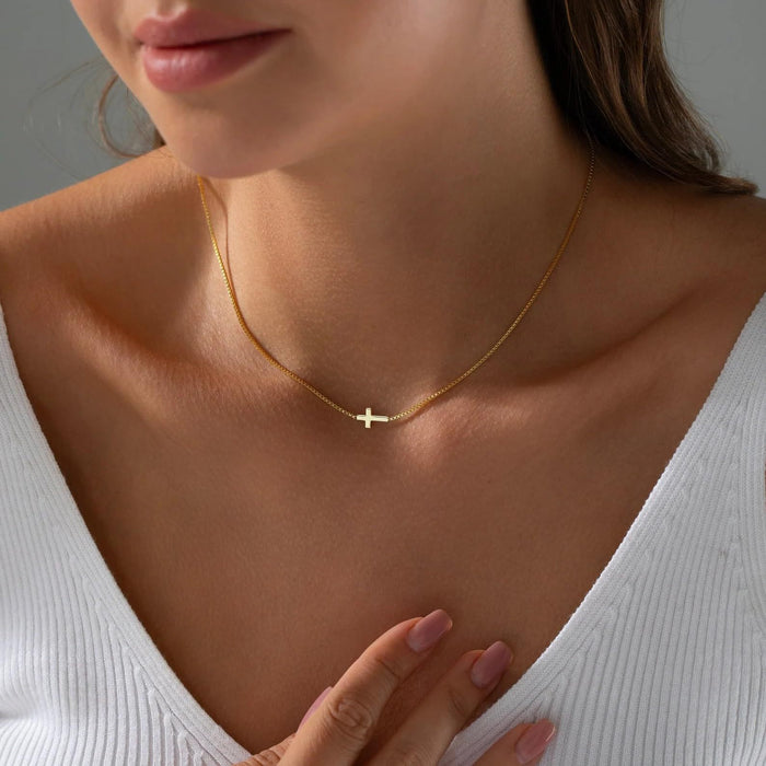 Wholesale Stainless steel gold-plated small cross pendant necklace, collarbone chain, fashionable
