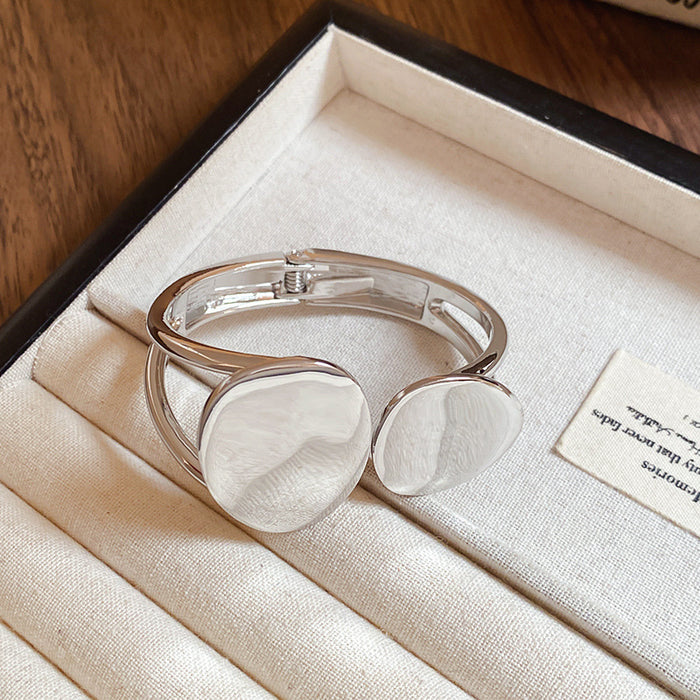 Wholesale Metal bracelet temperament light luxury high sense bracelet niche personality exaggerated jewelry women