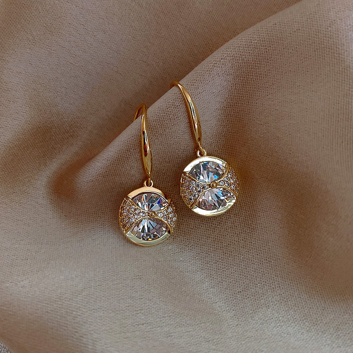 Wholesale Exquisite round zircon earrings, light luxury earrings, elegant earrings, unique gold earrings