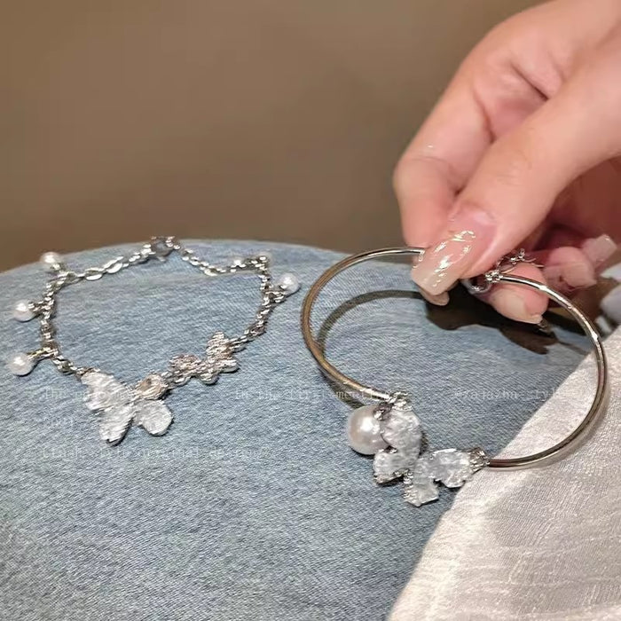 Wholesale Gradient blue crushed stone butterfly bracelet, niche design temperament, handmade pearl butterfly bracelet