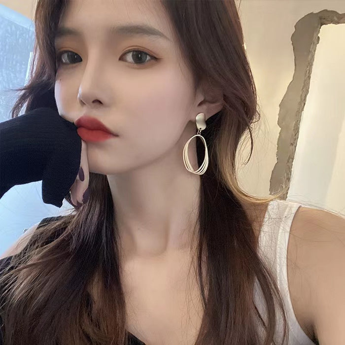 Wholesale Silver needle earrings with high-end feel, long geometric oval earrings, matte matte matte matte, fashionable earrings, trendy