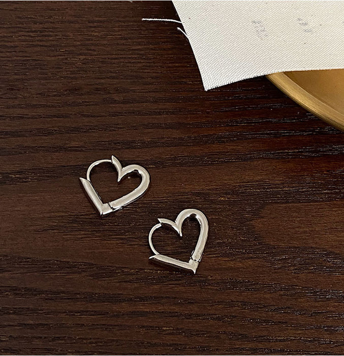 Wholesale Hollow out heart-shaped earrings for women with simple and delicate silver needle ear loops