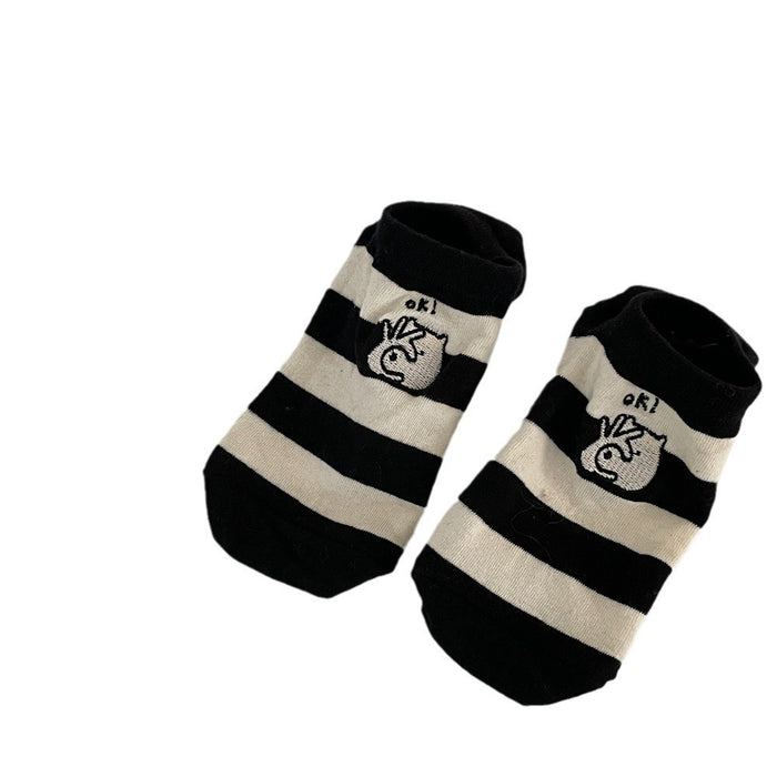 Wholesale Embroidered boat socks breathable short socks college style casual cotton socks