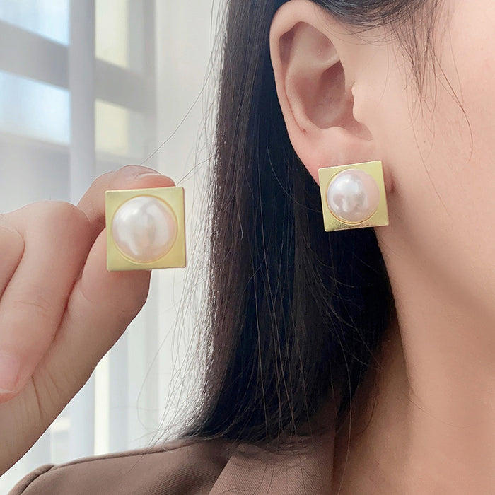 Wholesale exaggerated geometric square pearl earrings for women