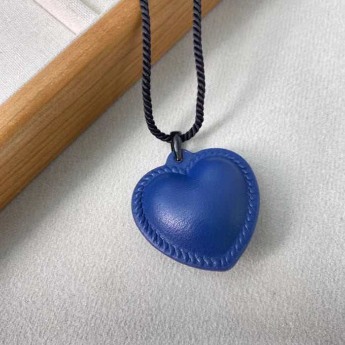 Wholesale Love necklace with niche design and adjustable collarbone chain