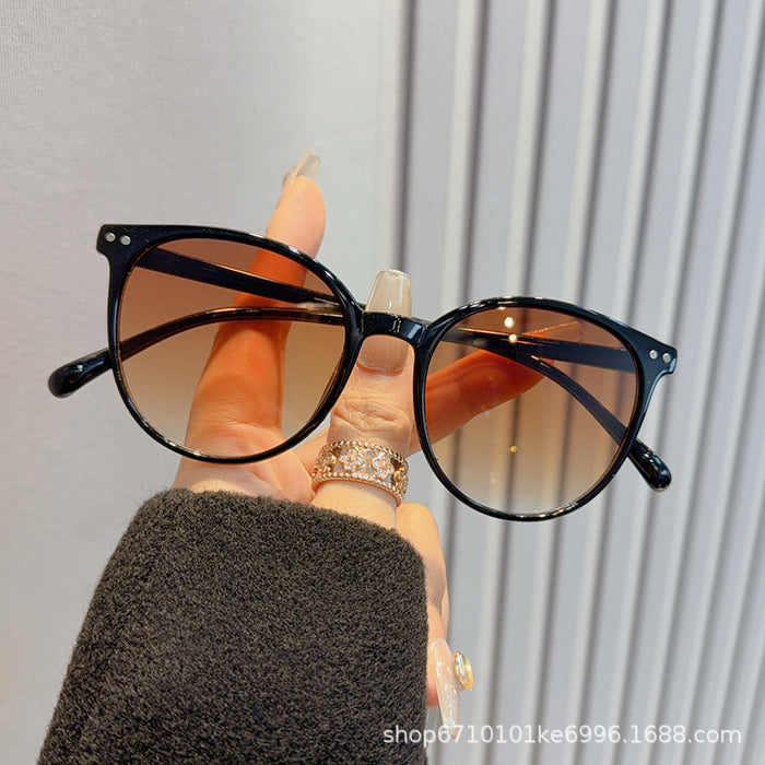 Wholesale Fashionable retro sunglasses, sunglasses, sunscreen and UV resistant glasses