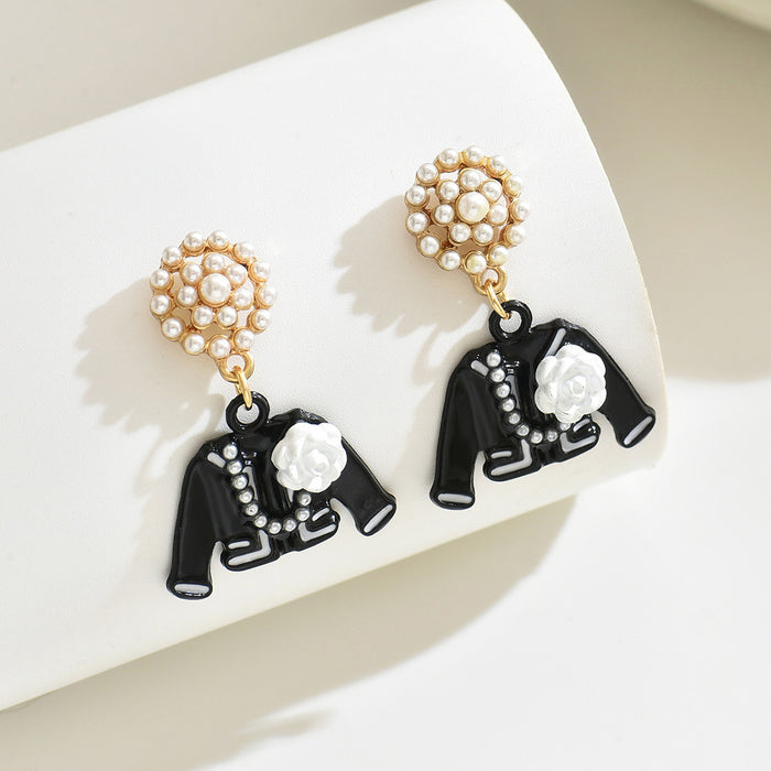 Wholesale Fashionable dangling earrings and luxurious pearl like earrings