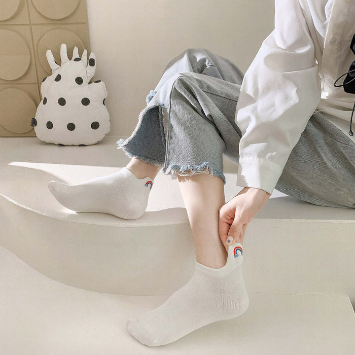 Wholesale Cotton thin sweat absorbing socks with boneless solid color short socks and cartoon embroidery boat socks for heel protection