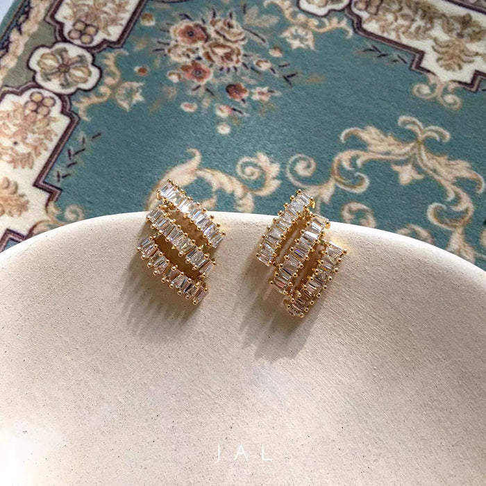 Wholesale Light luxury silver needle full diamond earrings with exquisite temperament, geometric earrings, retro and simple commuting earrings