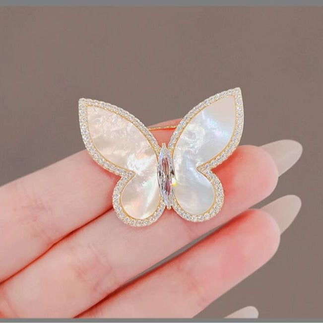 Wholesale Exquisite natural butterfly brooch, niche and elegant pin souvenir