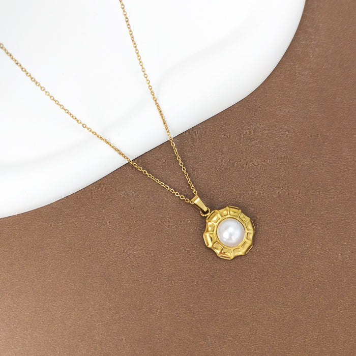 Wholesale Small and exquisite high-end stainless steel necklace, light luxury, exquisite design, gold necklace wholesale