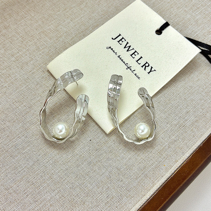 Wholesale Fashionable and luxurious silver pearl earrings with simple and niche design, personalized and irregular earrings