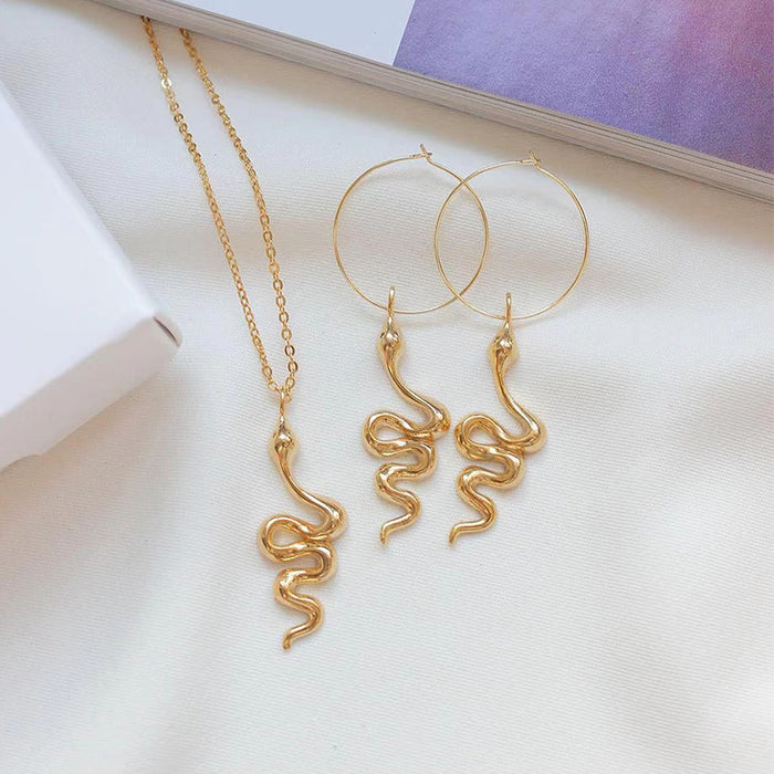 Wholesale Golden snake necklace, exaggerated circle earrings set, niche pendant jewelry