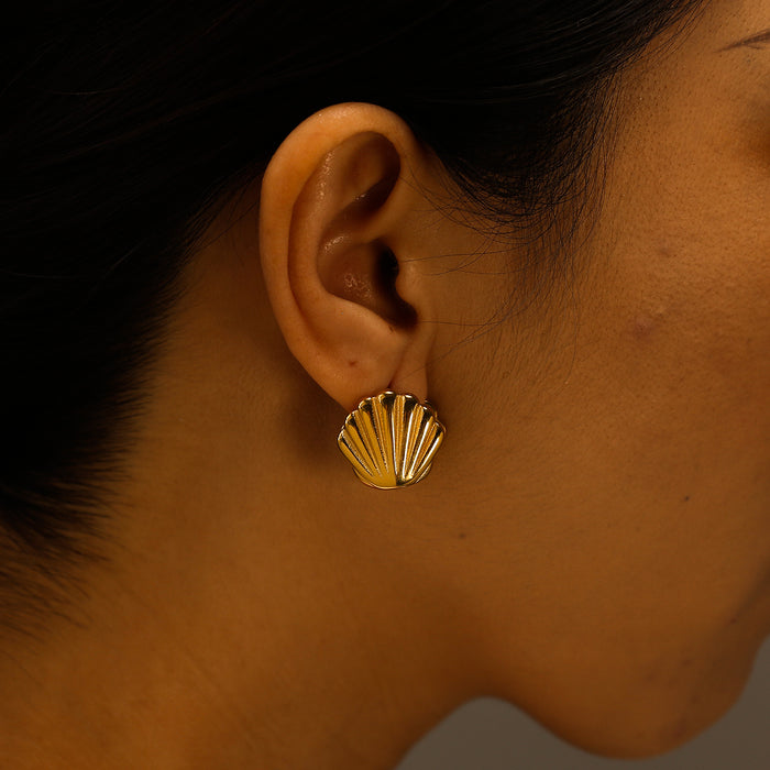 Wholesale Fashionable and trendy three-dimensional stainless steel heart-shaped earrings with a light luxury and heart-shaped texture