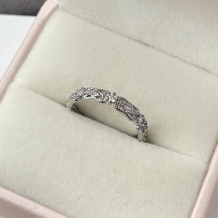 Wholesale Super sparkling zircon ring for women, with a luxurious and high-end design style and temperament. Hollow index finger ring with adjustable opening