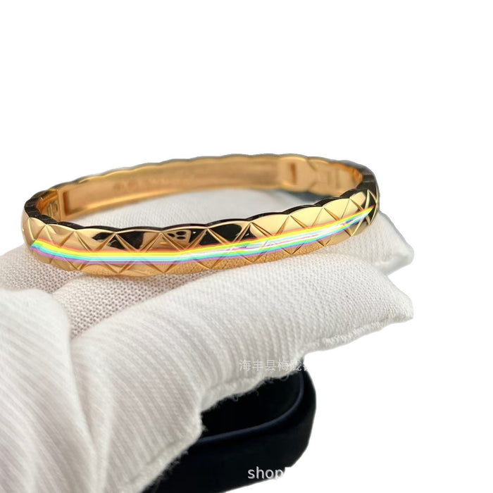 Wholesale Diamond patterned bracelet with rose gold plating that does not fade, high-end diamond shaped diamond free bracelet