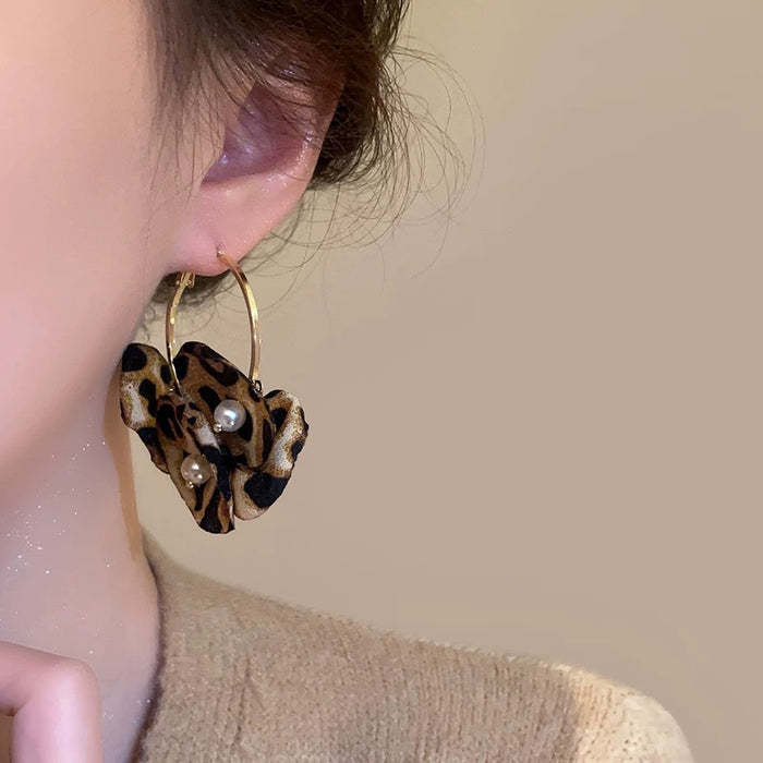 Wholesale Pearl Mesh Leopard Flower Ear Ring Autumn