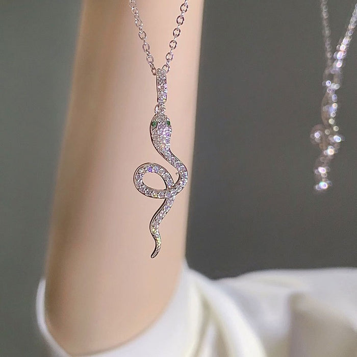 Wholesale Necklace with niche design, pendant with collarbone chain, versatile accessory