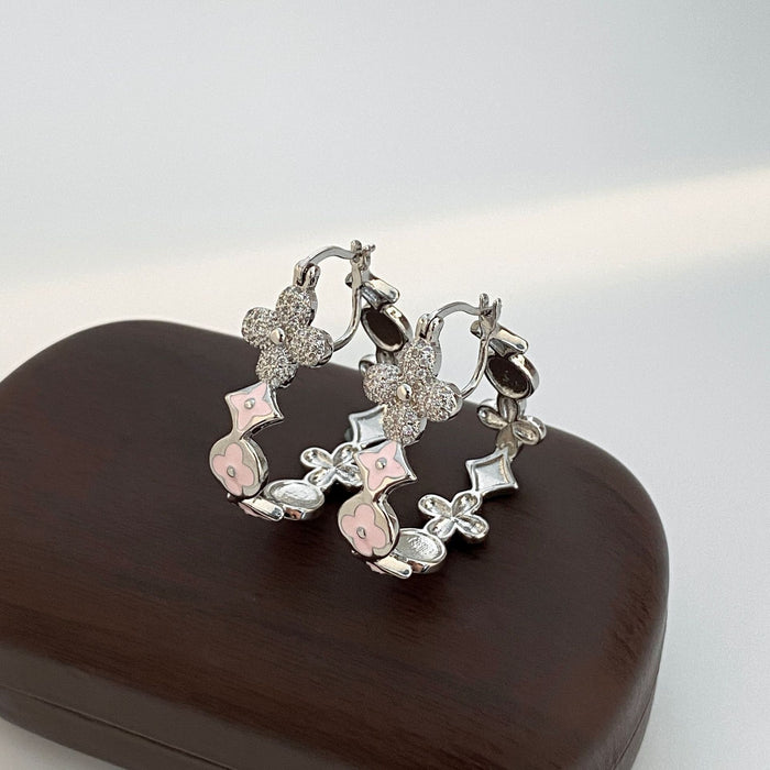 Wholesale New fashionable and high-end design with delicate and personalized four leaf clover ear buckle, light luxury heart-shaped heart-shaped oil painted ear buckle