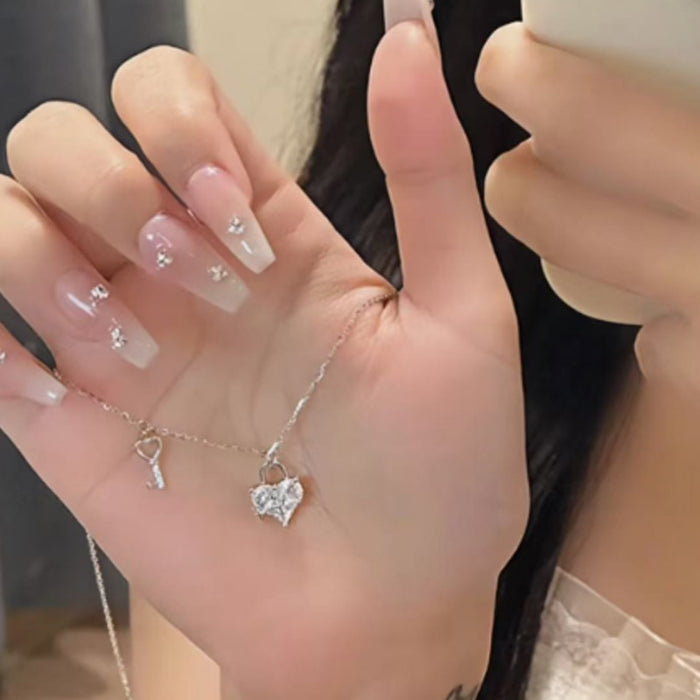 Wholesale Love lock necklace, light luxury, niche, simple, high-end gift