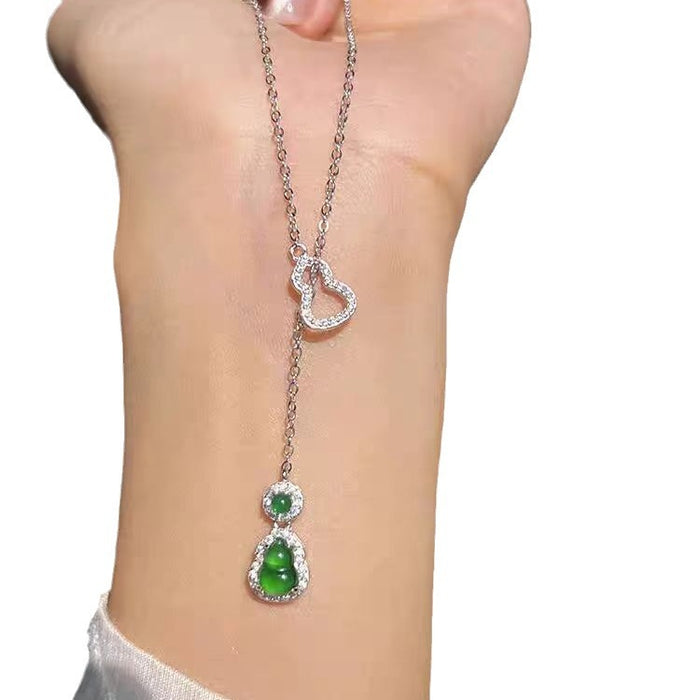 Wholesale Sparkling diamond hollow necklace, light luxury pendant, versatile collarbone chain