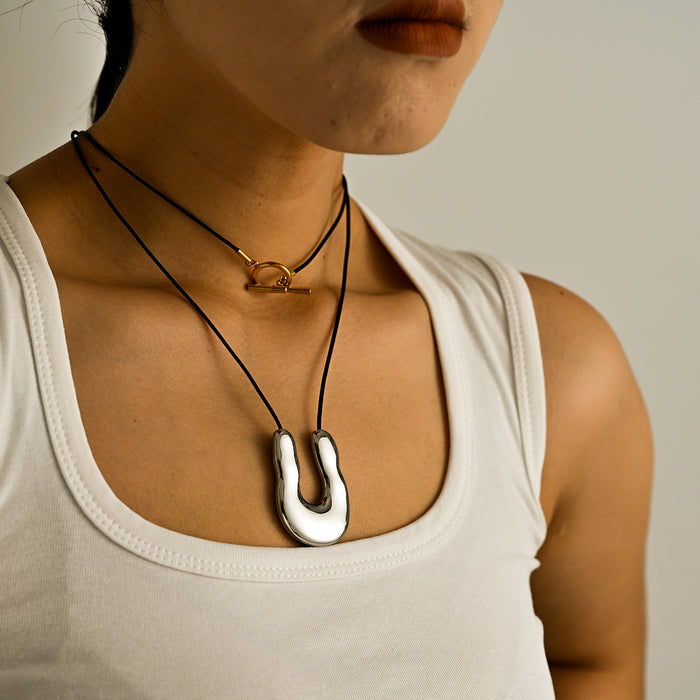 Wholesale High end personalized design stainless steel irregular horseshoe shaped pendant with leather rope necklace wholesale