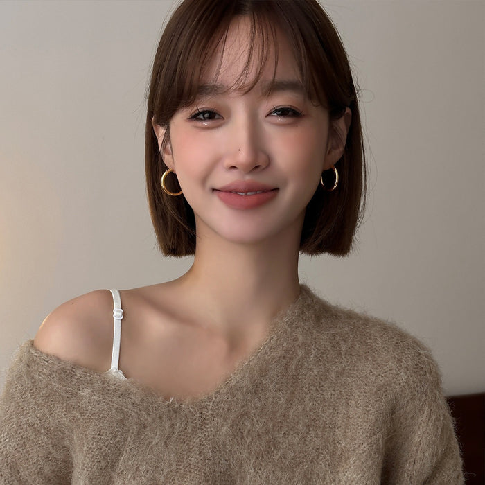 Wholesale Silver needle earrings, retro earrings, high-end earrings, versatile and versatile