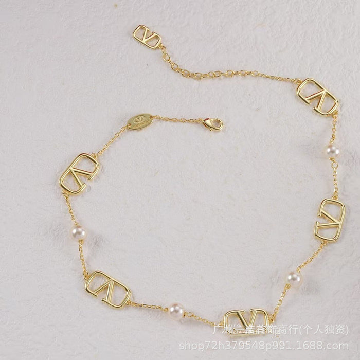 Wholesale Letter pearl necklace classic fashion versatile elegant temperament collarbone chain