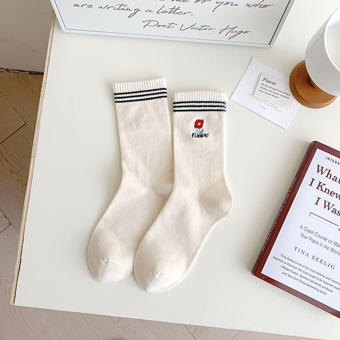 Wholesale Socks with small flower embroidery in the middle tube, versatile and trendy stacking socks