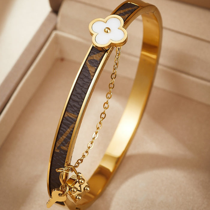 Wholesale Four-leaf clover series stainless steel bracelet jewelry