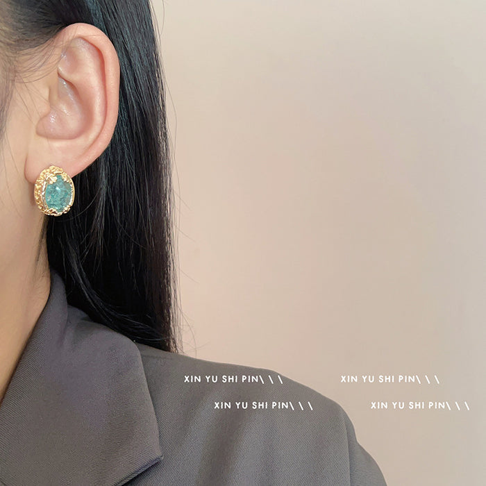 Wholesale Small niche design, retro oval earrings, light luxury temperament, high-end feel, unique design earrings