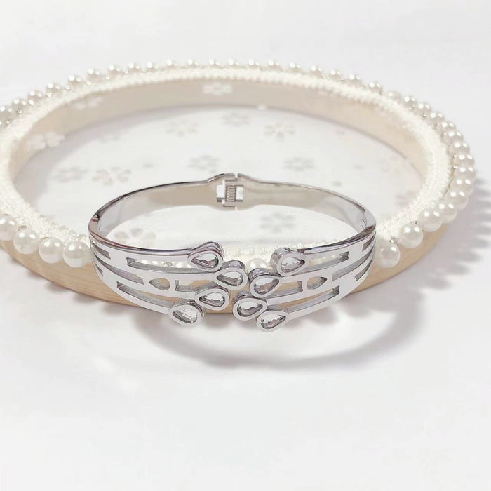 Wholesale Titanium steel color-preserving bracelet with diamond setting