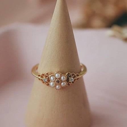 Wholesale New product inlaid with pearl petals ring, fashionable personality, light luxury, niche index finger