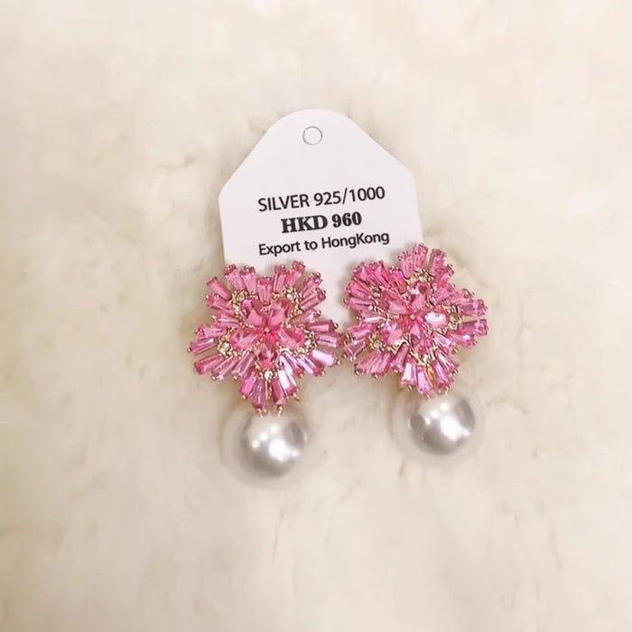 Wholesale Fashionable temperament, design sense, snowflake pearl earrings, pure silver needles, trendy earrings, earrings