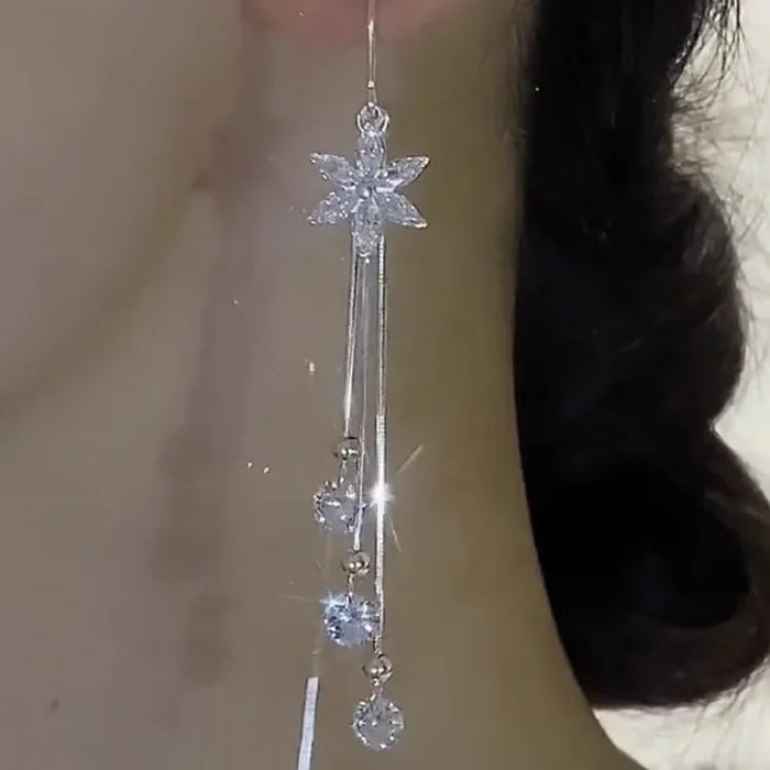 Wholesale Flower earrings, niche design, shiny high-end earrings, silver temperament, versatile earrings