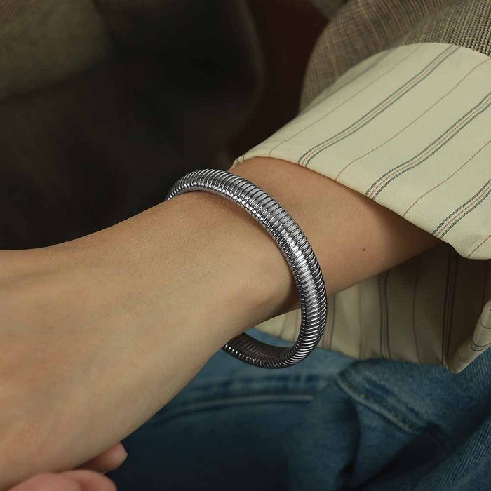 Wholesale Retro striped elastic ring bracelet non-fading niche trendy round titanium steel dragon scale bracelet