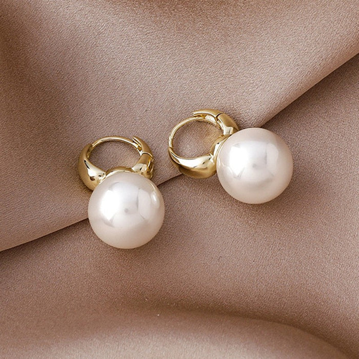 Wholesale Pearl earrings with retro temperament, simple and high-end texture for women, copper ear hooks for earrings