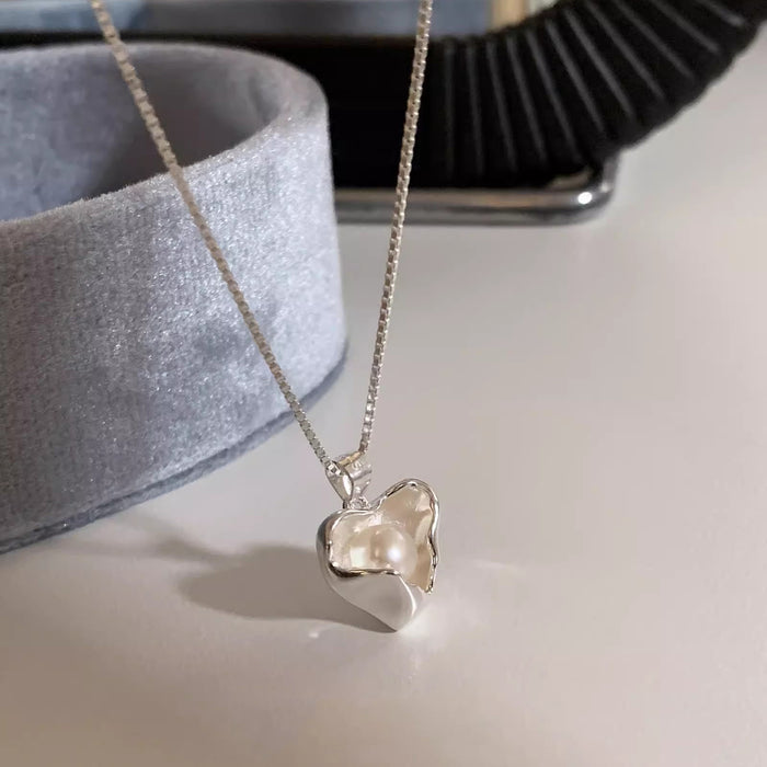 Wholesale Irregular love pearl necklace, light luxury, niche sweater chain, high-end feel