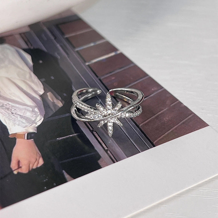 Wholesale Surrounded by stars, this ring features a minimalist and niche design, exuding a versatile temperament. It is a versatile open ring