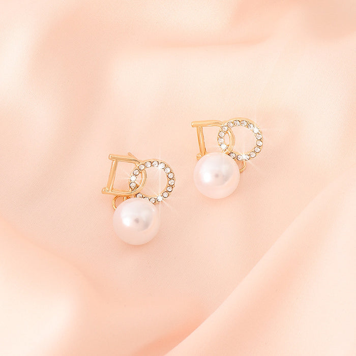 Wholesale Luxurious letter studded diamond pearl earrings with high-end temperament and versatile silver needle earrings wholesale earrings
