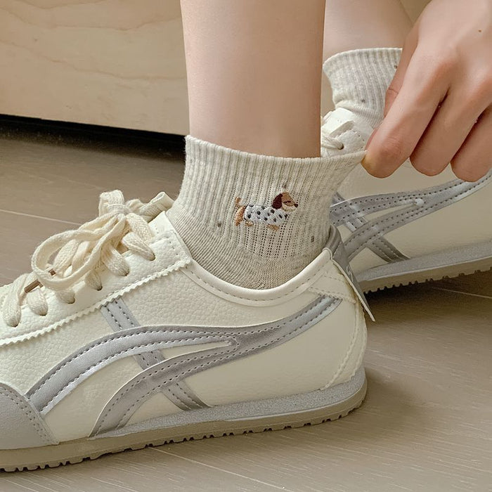 Wholesale Solid color cute socks embroidered cotton breathable sweat absorbing short tube socks versatile