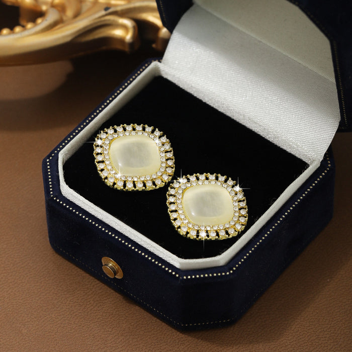 Wholesale Water Diamond Retro Earrings, High Design Earrings, Light Luxury Charm Earrings