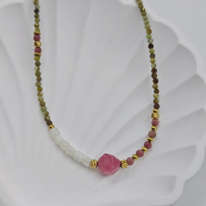 Wholesale Beaded necklace with high-end and niche design, single wear, layered, colorful necklace, pearl