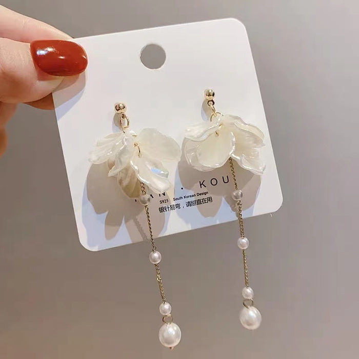 Wholesale Elegant temperament, shell petal tassel earrings, fashionable and high-end, simple and versatile pearl earrings for women