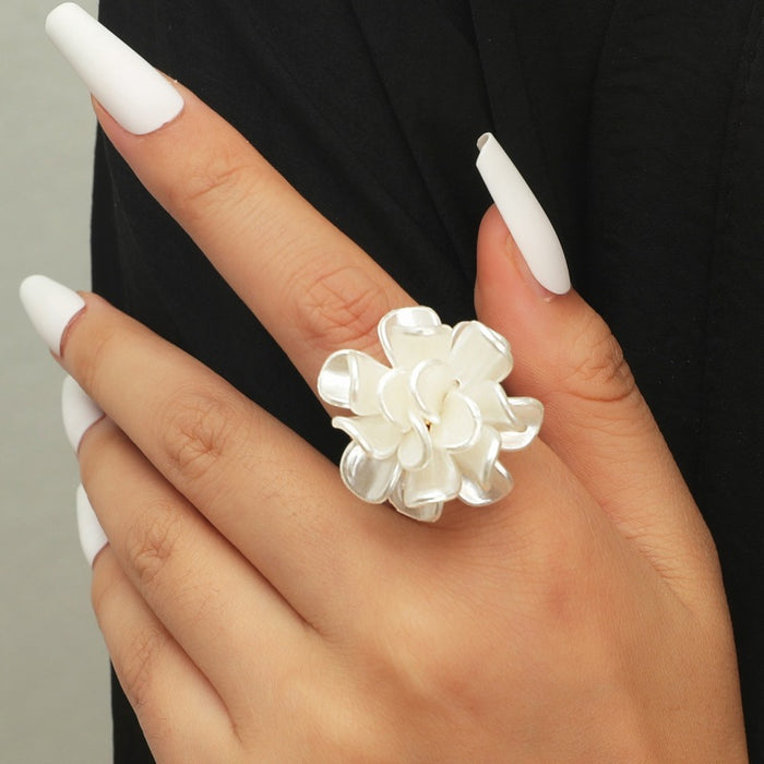 Wholesale Exaggerated personality flower ring, fashionable temperament ring, gentle camellia ring, female